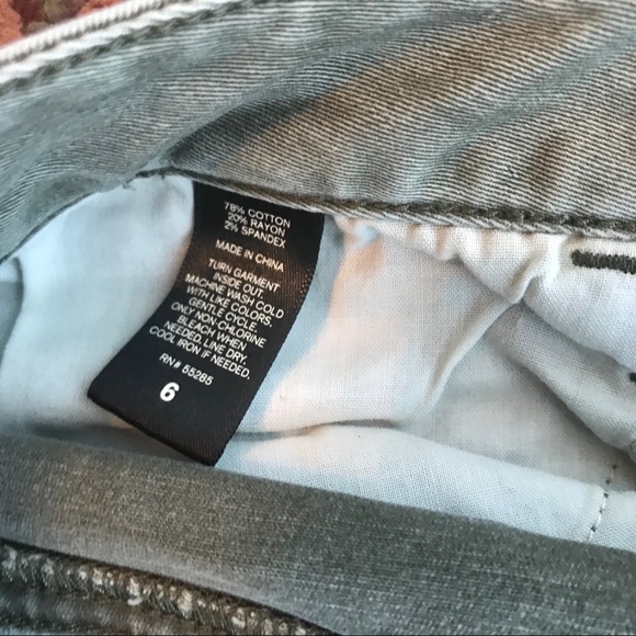 Express Shorts - Picture 4 of 4